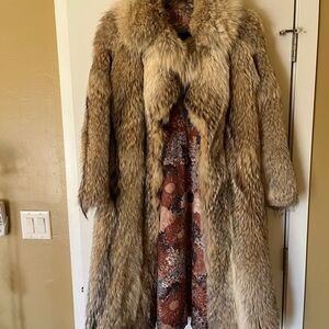 Luxurious Hurtig furriers coyote Fur Coat